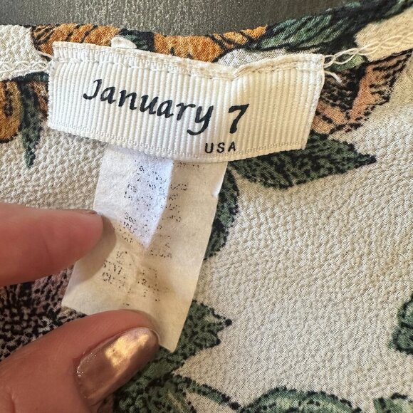 JANUARY 7 Crop Strappy Tie Front Floral Top Size Small - Picture 8 of 8